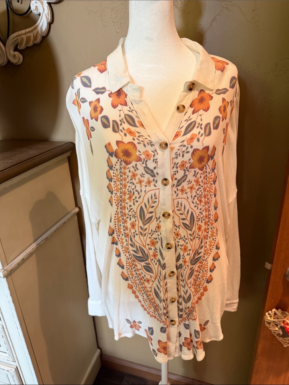 DAVI & DANI Cream Button-Front Blouse with Orange and Blue Floral Print
